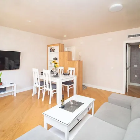 Sunflowers Apartment