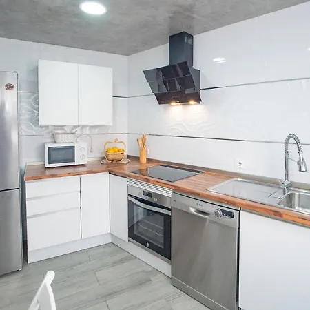 Sunflowers Apartment *