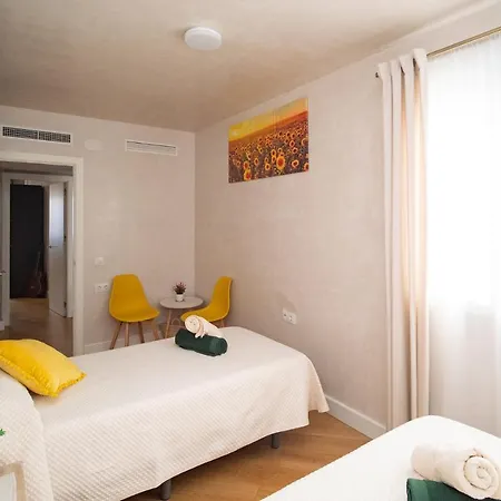 Sunflowers Apartment *