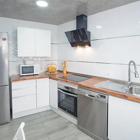 Sunflowers Apartment *